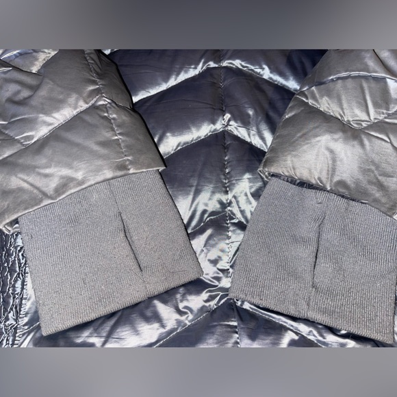 BCBGMaxazria Puffer Jacket with Faux Fur Collar. Silver Color. Women’s Size L - Picture 5 of 11